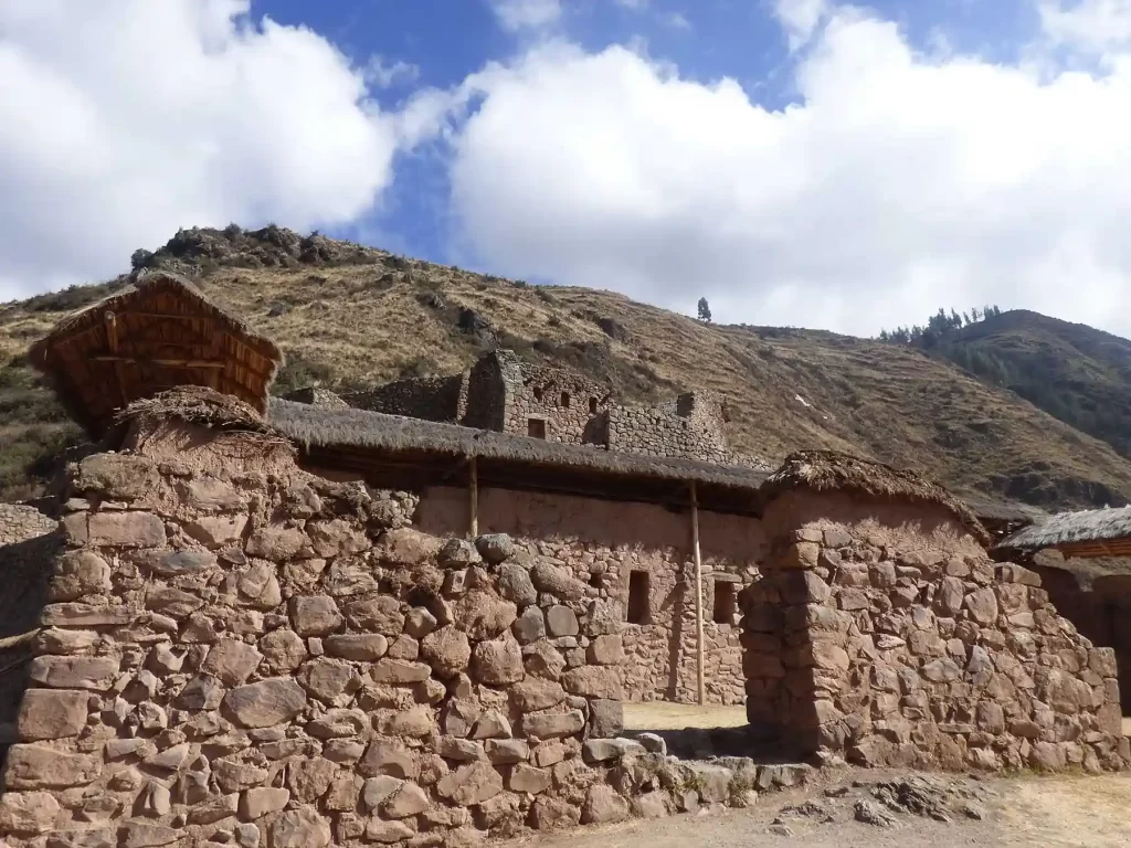 Sacred Valley of the Incas 2026 — Complete Guide 2 Well-preserved Inca buildings with thatched roofs at the Pisac archaeological site, set against the mountains of the Sacred Valley – Aremika Travel