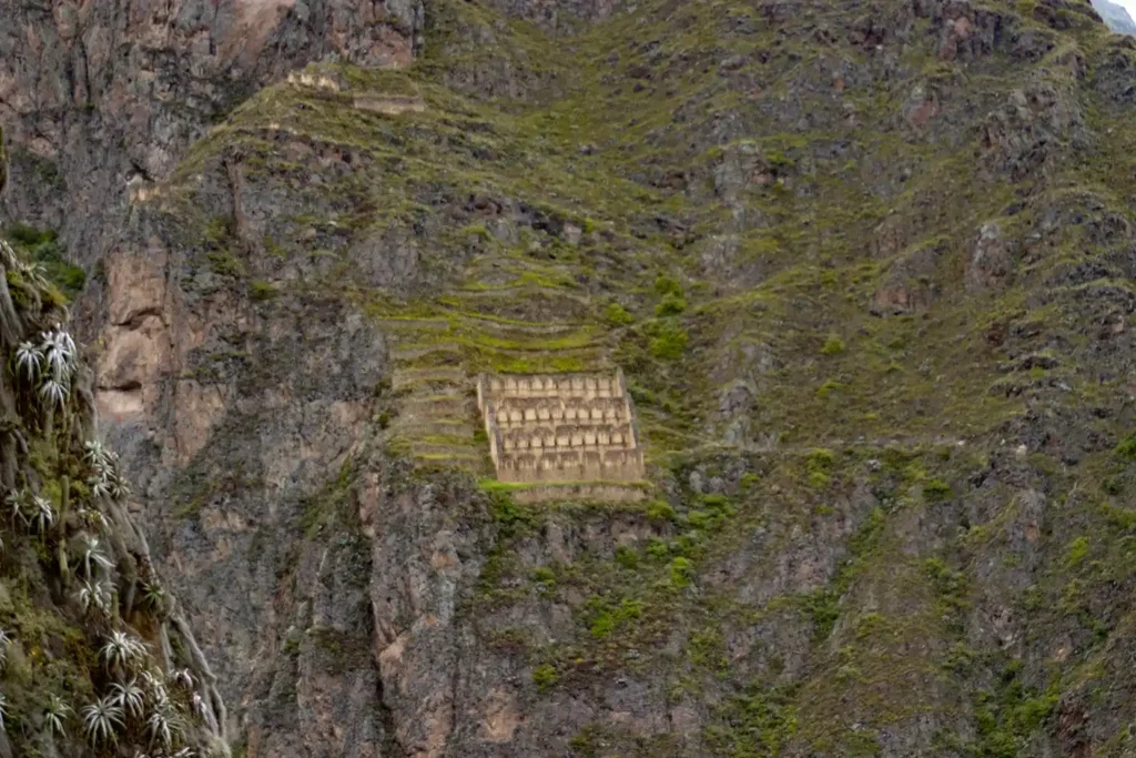 Itinerario Perú 7 Días 3 Sistema de Almacenamiento de Alimentos Inca: Las Colcas